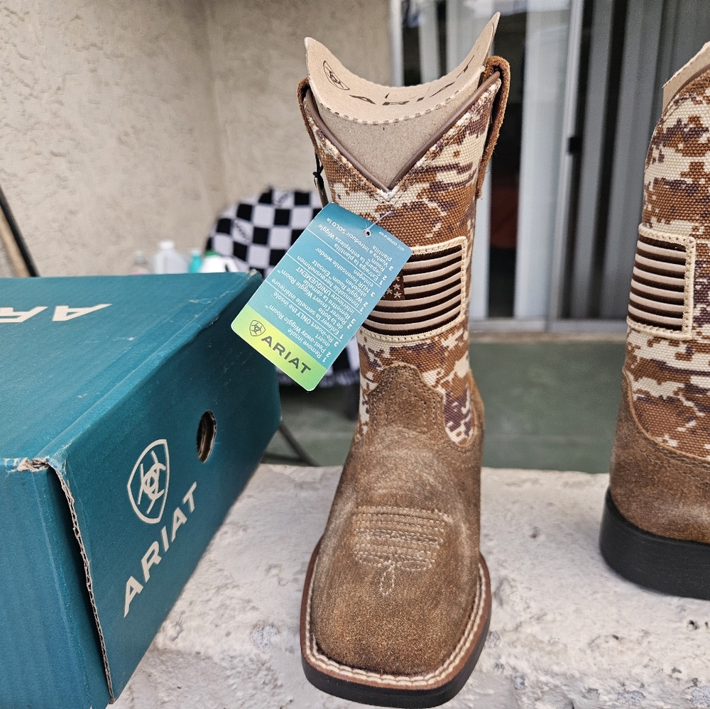 Ariat Kids Camo and Brown Boots - Picture 8 of 14
